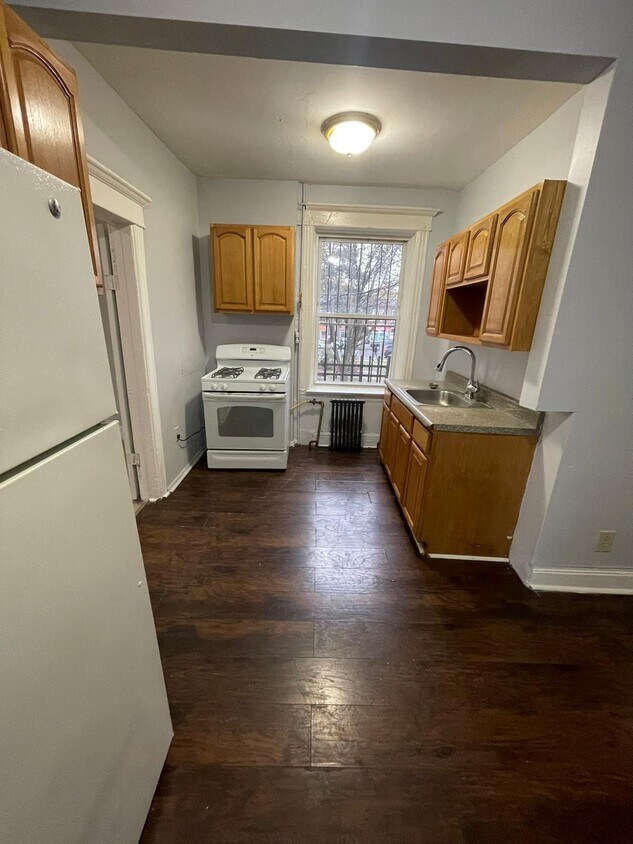 72 Woodlawn Ave 3 - 73 Woodlawn Ave