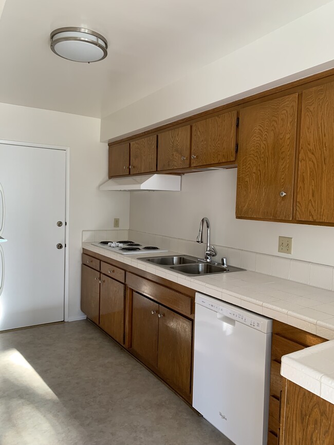 Building Photo - 405 S Los Robles Ave