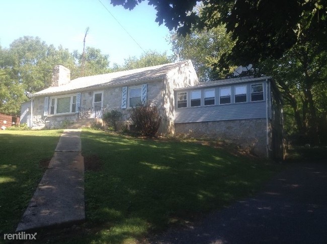 Building Photo - 3 br, 1 bath House - 5959 Iron Bridges Rd
