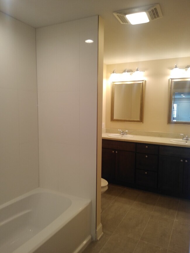 Building Photo - 9540 Stroelitz St