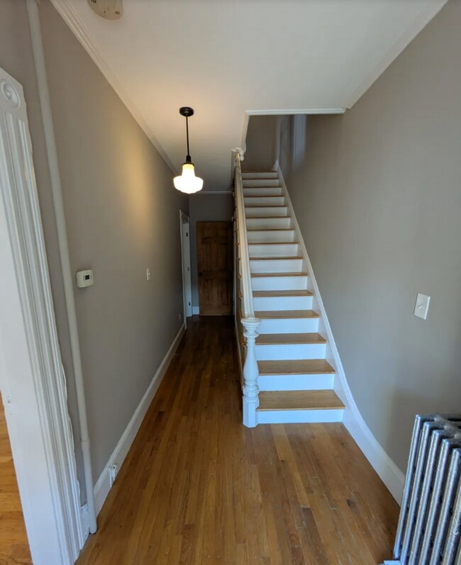 Building Photo - Brighton 3bed/ 1.5 Bath Near B Line