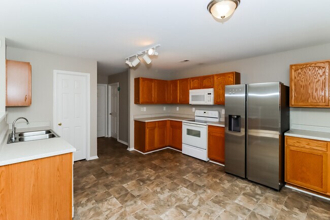 Building Photo - 9623 Bayview Pkwy