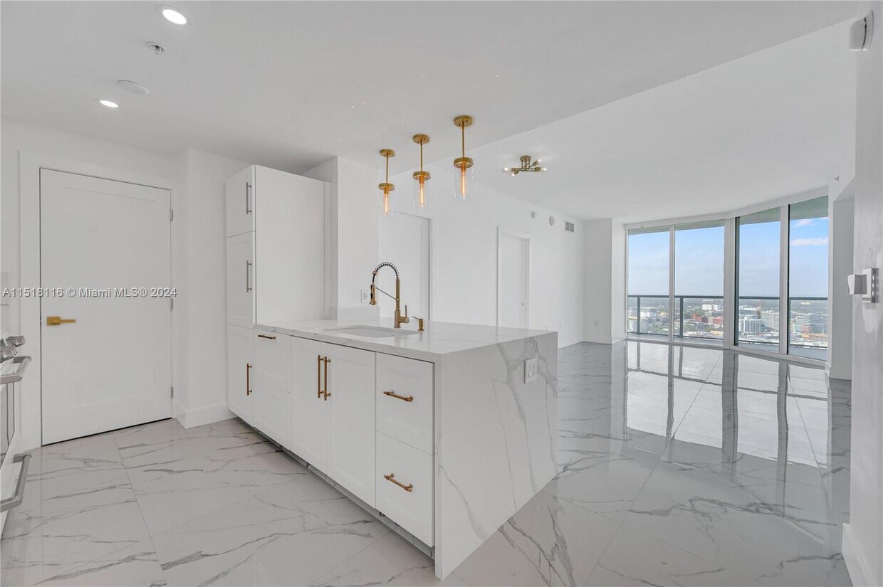 Foto principal - 1900 N Bayshore Dr