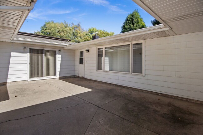 Foto del edificio - 431 Parkside Dr