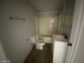 Building Photo - 314 W Market St