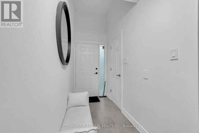 Building Photo - 40 Stately Way