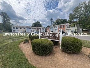 Building Photo - 2807 Garden City Blvd SE