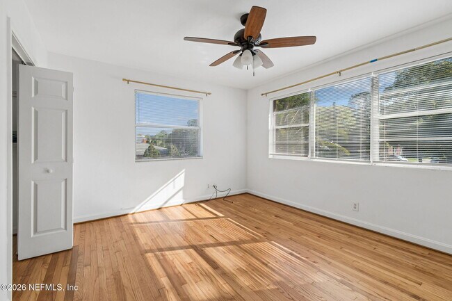 Building Photo - 828 Acosta St