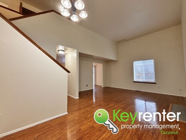 Foto del edificio - Spacious Northeast Tacoma 3 Bedroom 2.5 Bathroom Home for Rent in Secluded Neighborhood!