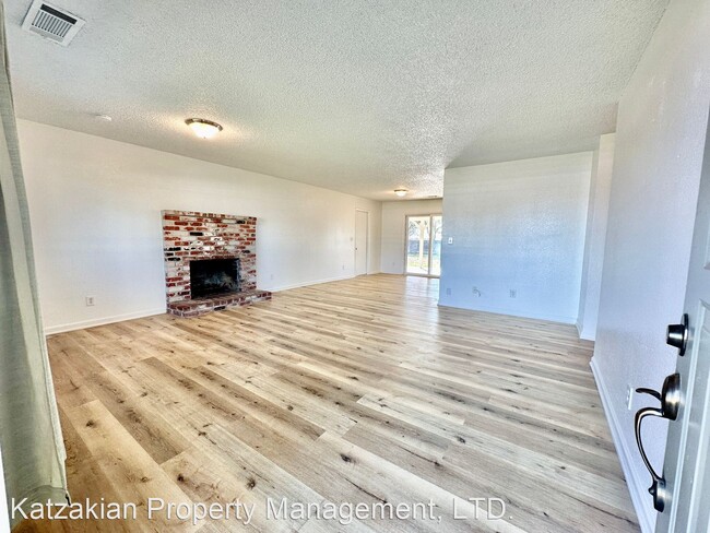 Building Photo - 3 br, 2 bath House - 25801 N. Graham Rd.