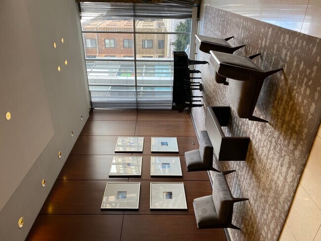 Foto del edificio - 655 W Irving Park Rd