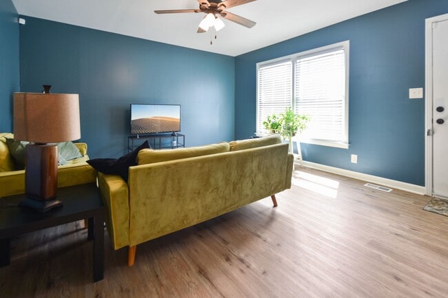 Building Photo - Pet Friendly Four Bedroom!