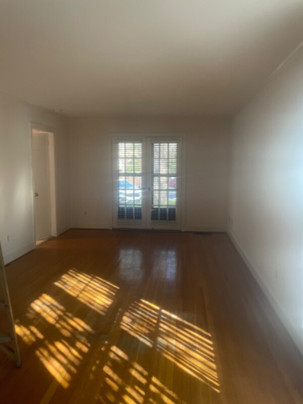 Foto del edificio - 24 Jamestown Rd