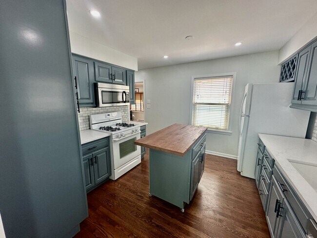 Foto del edificio - 823 N Yale Ave