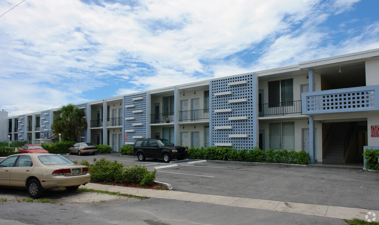 Building Photo - Carmelia Apartments