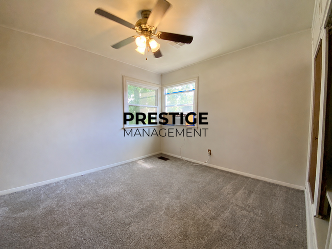 Building Photo - 1229 W 44th Pl