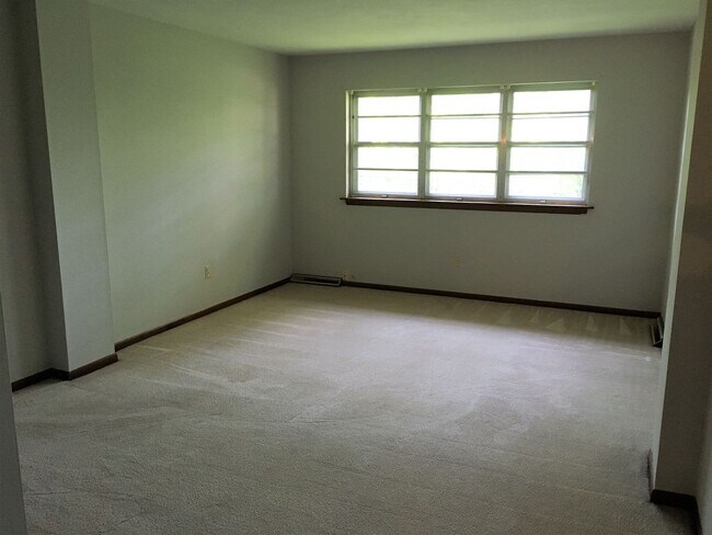 Foto del edificio - 4208-4210 Rollins Rd