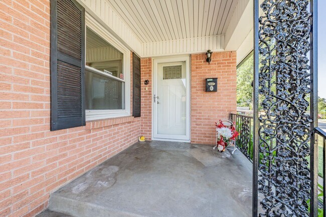 Foto del edificio - Beautiful South Hills home featuring 3 bed...