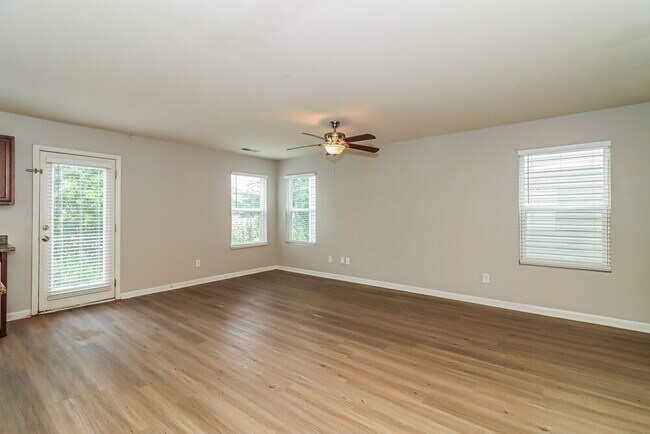 Foto del edificio - 16 Everett Cir SE