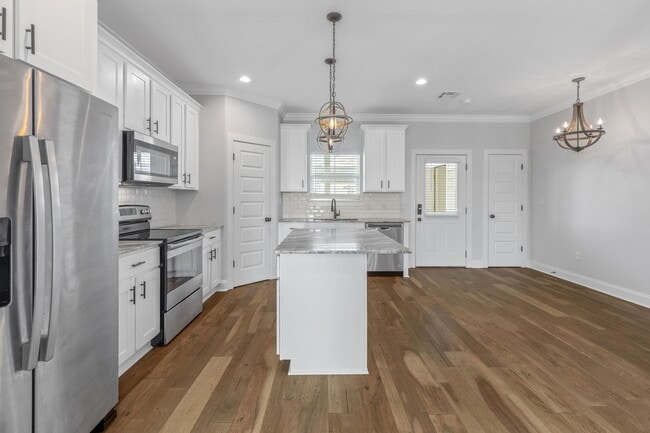 Building Photo - 850 W Sallier St