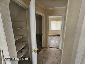 Building Photo - 118 Oak Ave