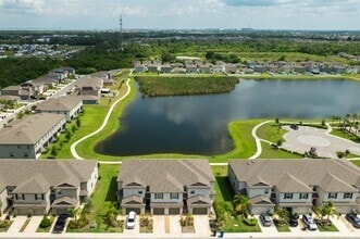 Building Photo - 736 Royal Empress Dr