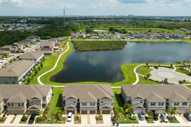Building Photo - 736 Royal Empress Dr