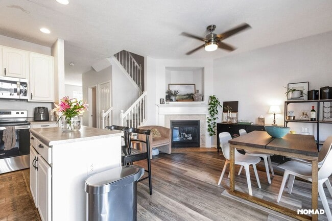 Building Photo - SPACIOUS 3 LEVEL TOWNHOUSE WITH 2 CAR  GAR...