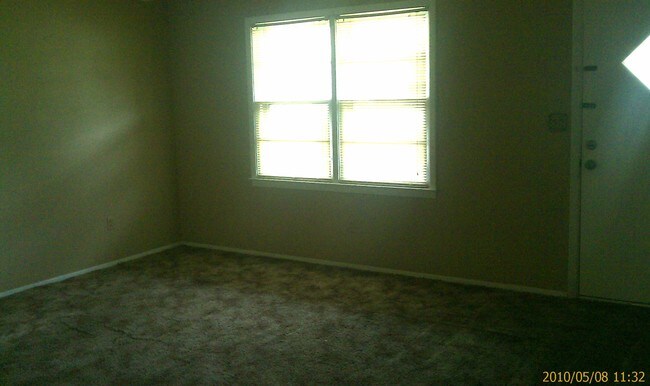 Building Photo - 402 Carolina Ave