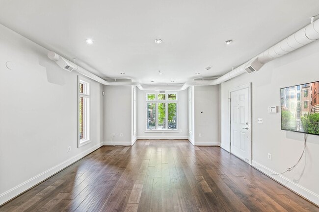 Modern U Street Condo | 2 Bed | 2 Bath | 1000 Sf | Large Balcony | 1 Parking Space - Modern U Street Condo | 2 Bed | 2 Bath | 1000 Sf | Large Balcony | 1 Parking Space