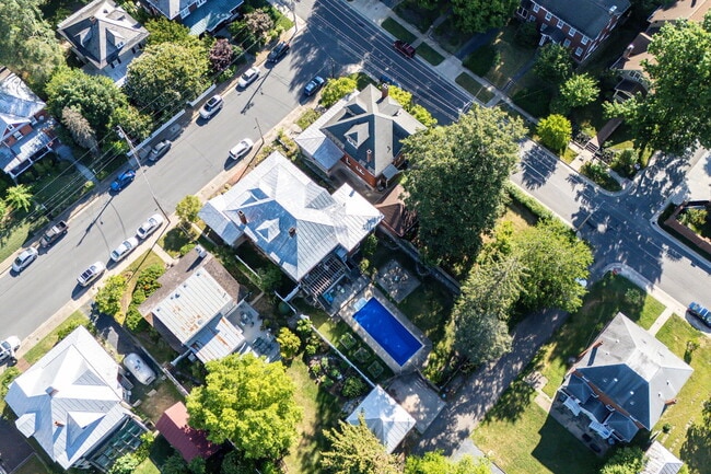 Stylish Downtown Apartment with a Private Oasis and Pool Retreat! - Stylish Downtown Apartment with a Private Oasis and Pool Retreat!