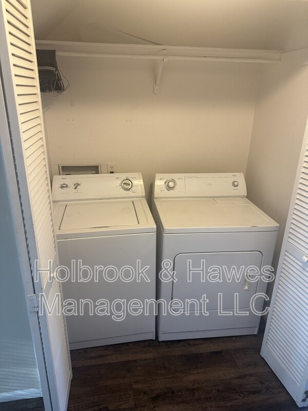 Foto del edificio - 4885 Basswood Dr