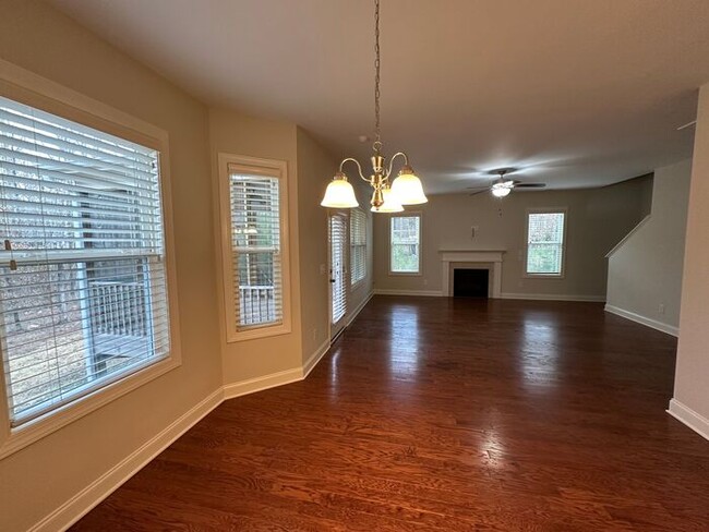 Building Photo - Recently updated 4 Bedroom 2.5 Bath