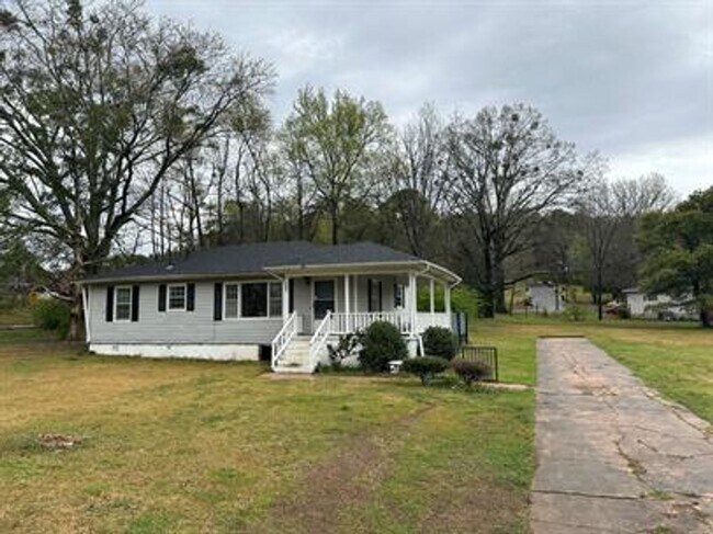 Building Photo - Bright & Airy 3-Bedroom Home with Deck and...