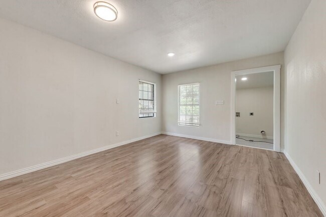 Building Photo - 2704 Rosen Ave