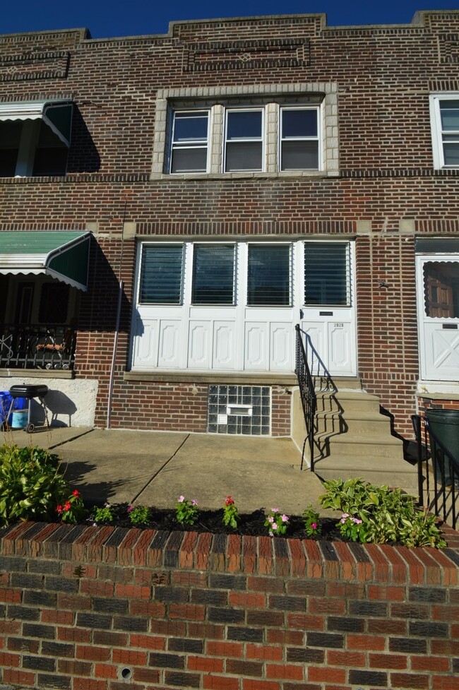 Building Photo - 2828 Sellers St
