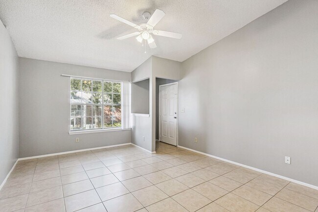 Building Photo - 5461 Lake Margaret Dr