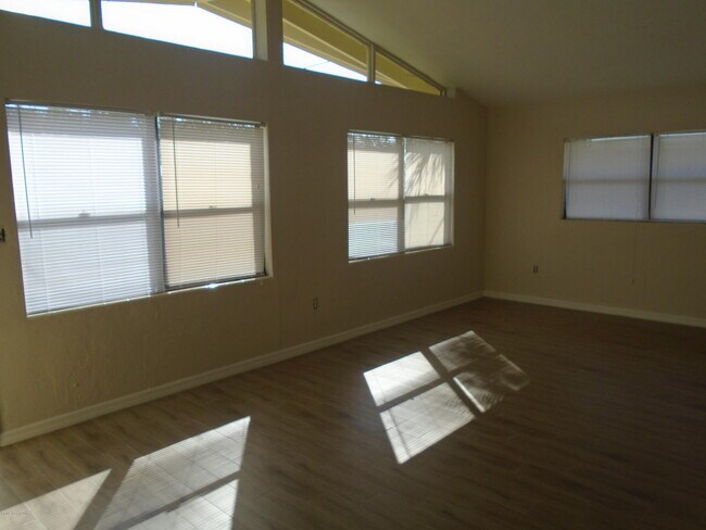 Foto del edificio - 1110 Kirkland Dr