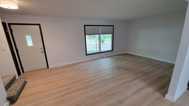 Living Room - 526 Hartridge Dr