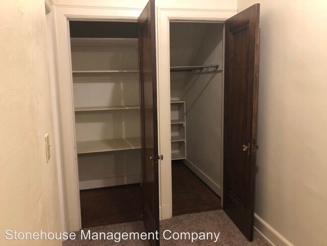 Foto del edificio - 358-360 W 7th St