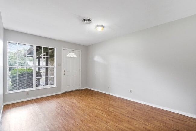 Foto del edificio - 8307 Rockwood Ln, Austin, Texas 78757