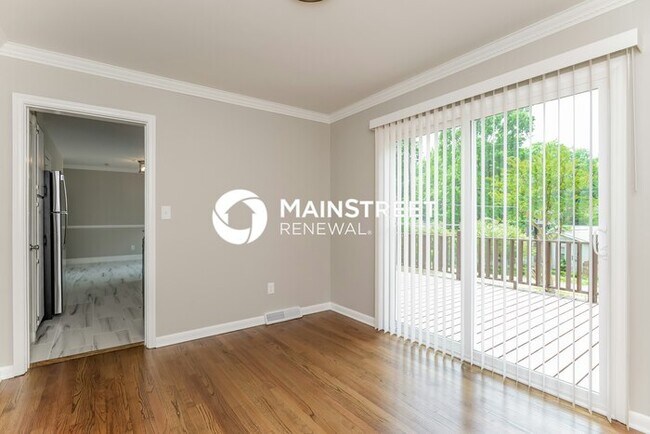 Building Photo - 4 Bedroom Pet-Friendly Home in CHARLOTTE, NC with Main Street Renewal