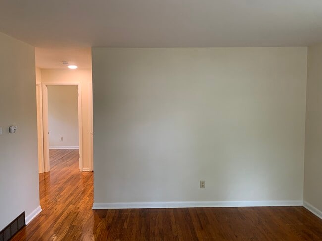 Living Room - 2519 Parkwood Ave