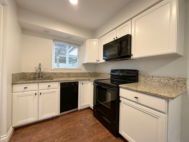 Building Photo - Quiet Huntington Bay Townhome Community - ...