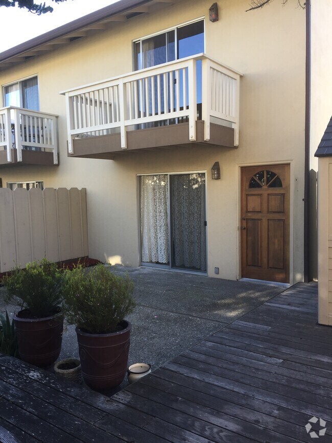 Villa Del Monte Senior Living Apartments for Rent Monterey, CA 2