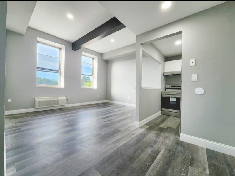 Building Photo - 2405 W Jarvis Ave