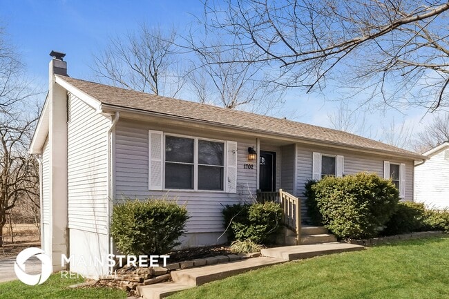 Building Photo - 1702 NE White Dr