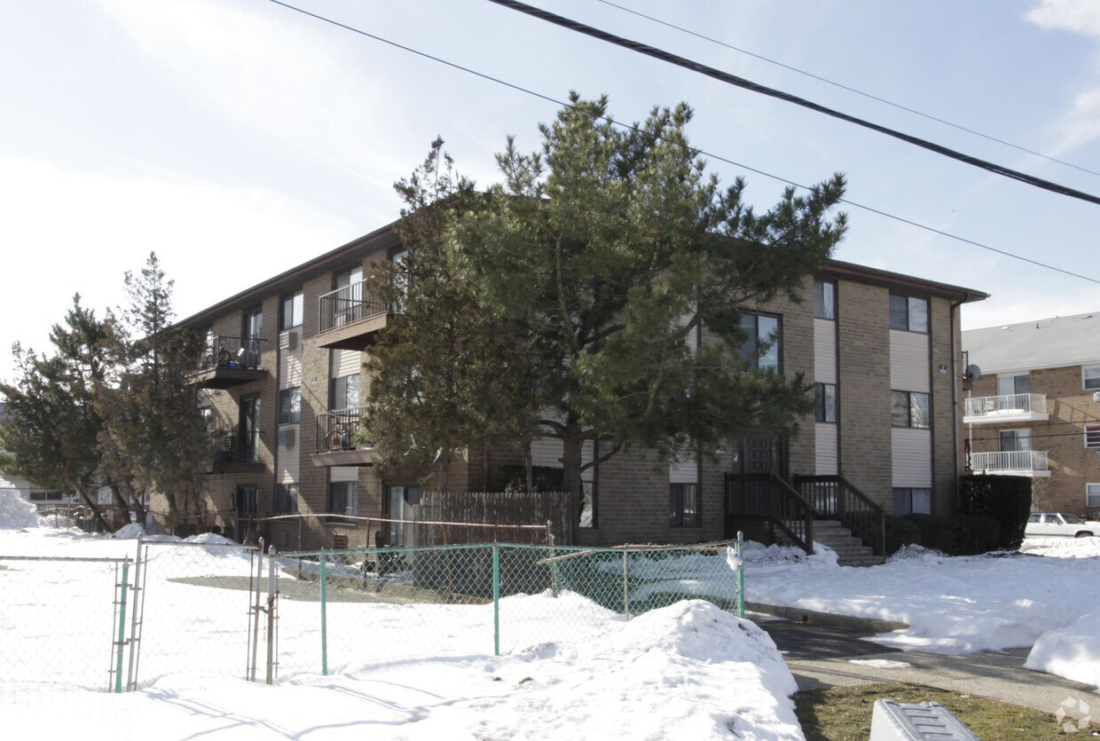 Building Photo - 210 7th Ave