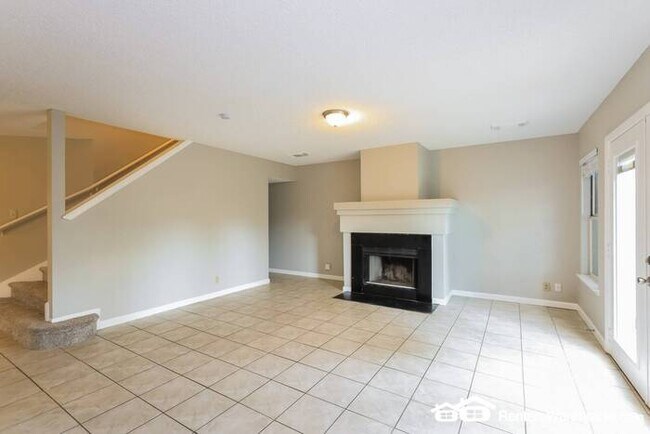 Foto del edificio - $500 off 2nd months rent. Two Story 4 bedr...