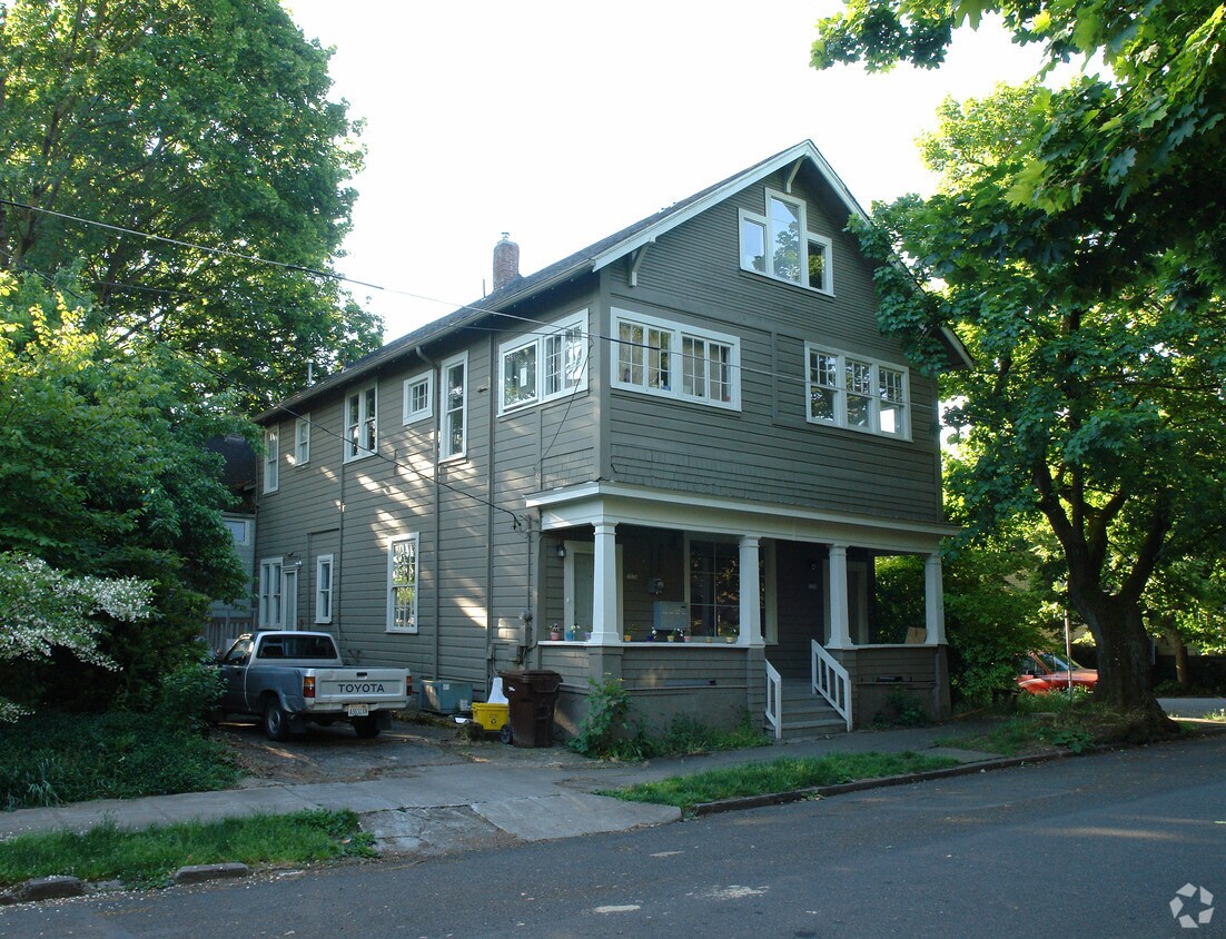 Primary Photo - 3334-3338 SW Water Ave